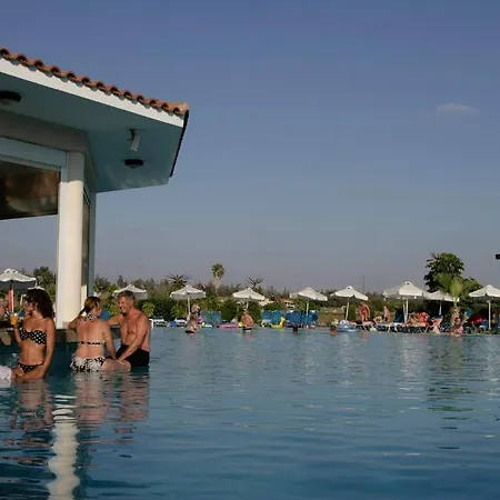 Avanti Village Апарт-отель Пафос
