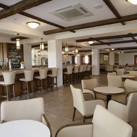 Avanti Village Апарт-отель Пафос