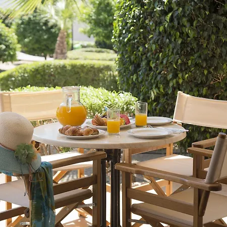 Aparthotel Avanti Village 4*