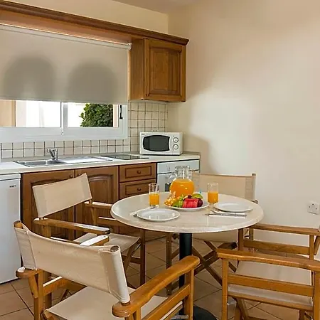 Avanti Village 4* Πάφος