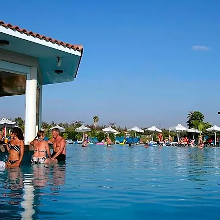 Ξενοδοχείο με διαμερίσματα Avanti Village 4*