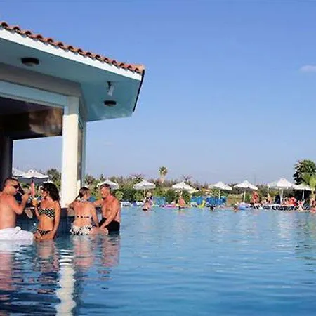 Ξενοδοχείο με διαμερίσματα Avanti Village