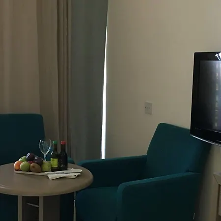 阿万蒂假日村庄酒店 4* Paphos