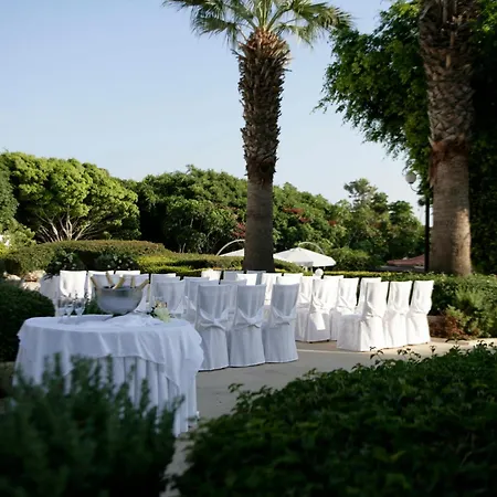 Avanti Village Apartahotel 4*
