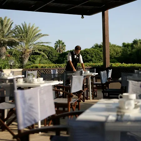 阿万蒂假日村庄酒店