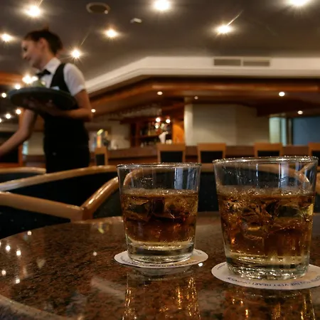 阿万蒂假日村庄酒店 4*