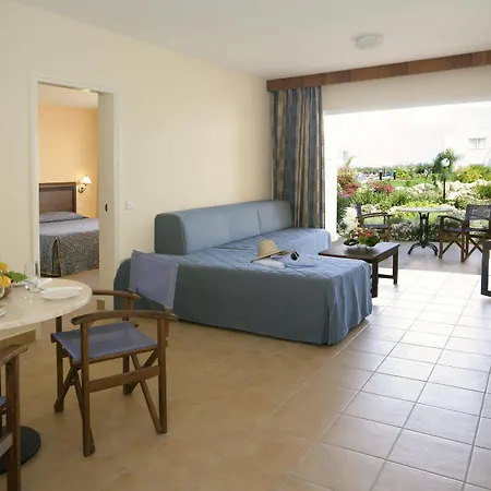 Ξενοδοχείο με διαμερίσματα Avanti Village 4*