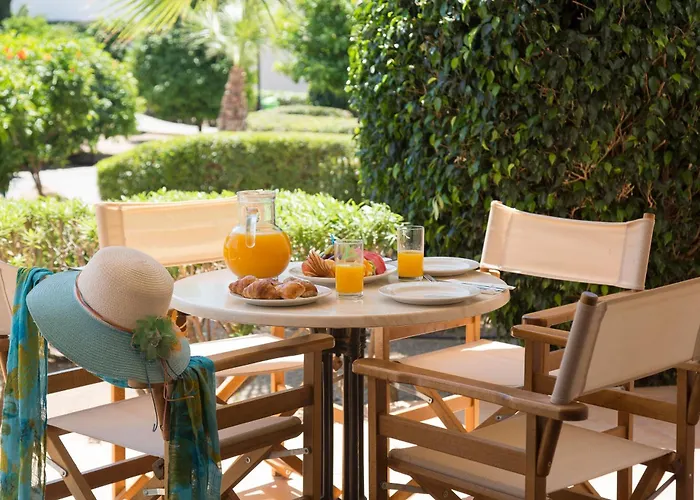 Apartahotel Avanti Village 4*