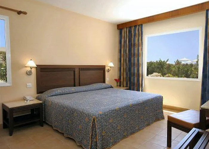 Apartahotel Avanti Village Paphos