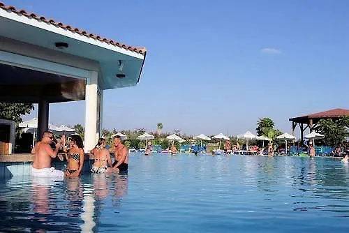 Avanti Village Apartahotel 4*