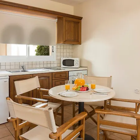 Avanti Village بافوس