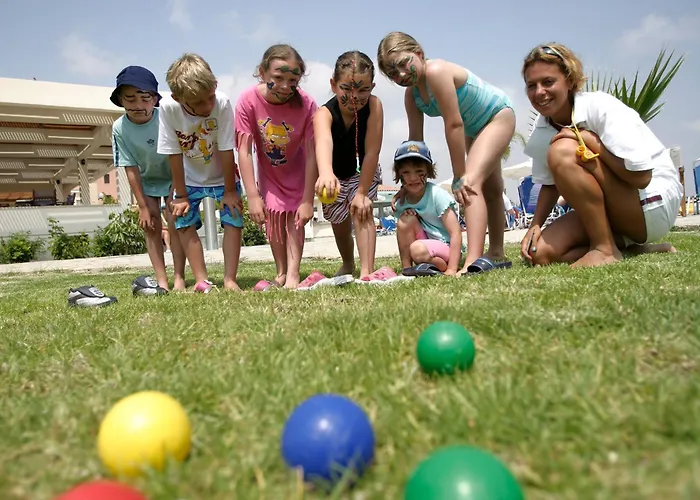 Апарт-отель Avanti Village Пафос