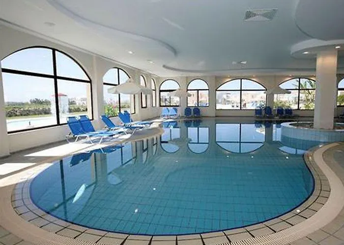 Апарт-отель Avanti Village 4*