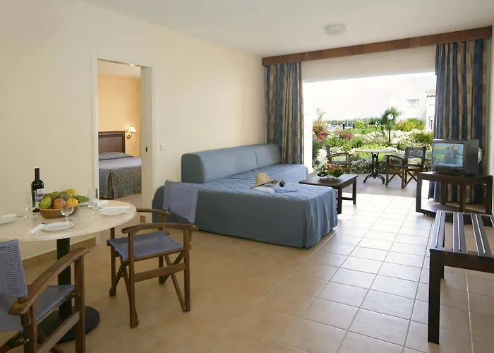 Апарт-отель Avanti Village 4*